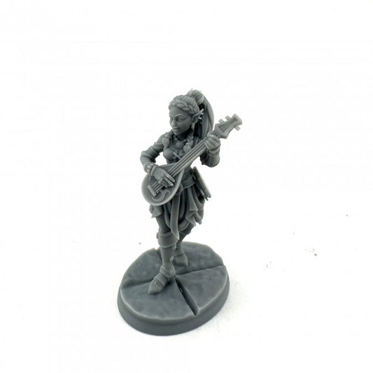 Reaper 07124 Ryelle Rainheather, Elf Bard (Alternate Sculpt)