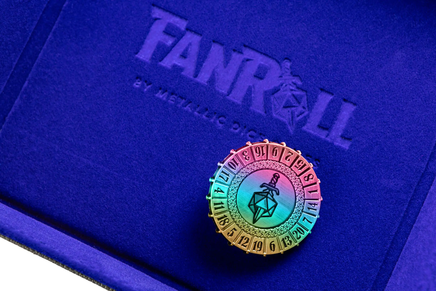 Fanroll LIC9252 Metal d20 Spinner: Torched Rainbow