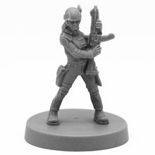 Reaper 49020 Tess, Adventuring Heroine