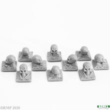 Reaper 77733 Graveyard Finial: Skulls